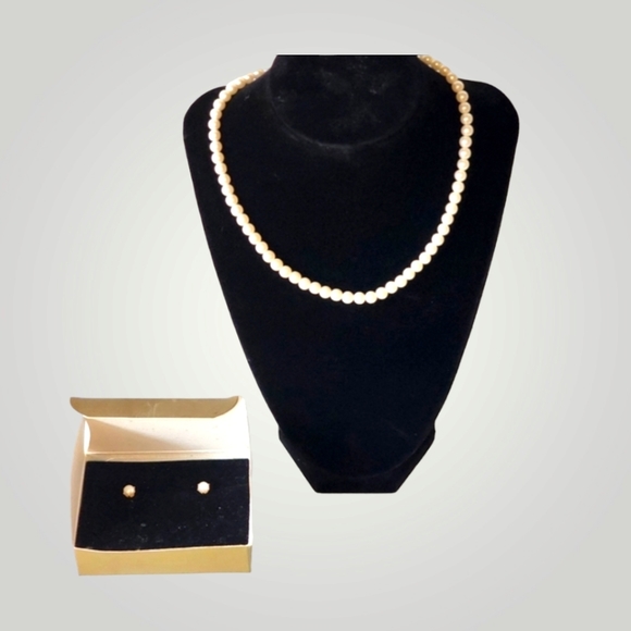Avon Jewelry - 3 for $15 𝅺Vintage Avon- Pearlesque necklace and earrings gift set